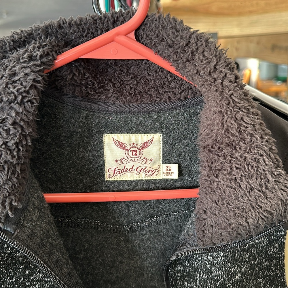 Vest - Picture 2 of 3